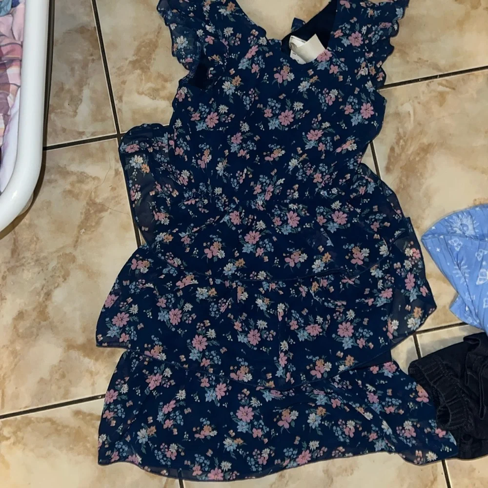 Dress - Picture 1 of 2